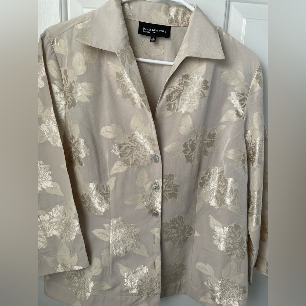 Jones New York collection women’s Blouse size 12 new no tag.